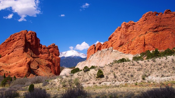 GardenOfGodsGatewayRockandPikesPeak 084
