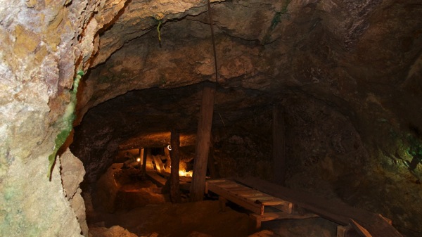 MollyKitchenMineMiningUp2