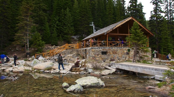 BanffNPLakeLouiseTeahouse1