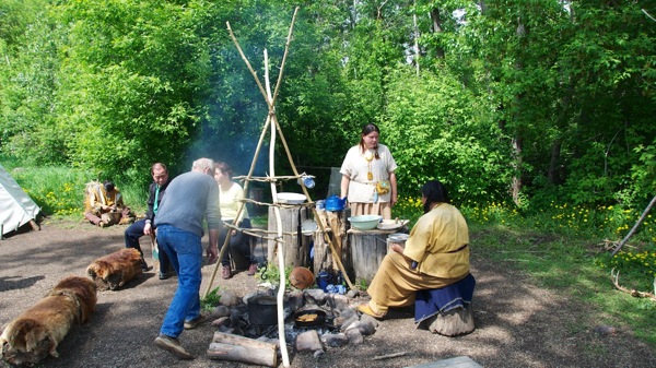 FortEdmontonParadeCreeIndians
