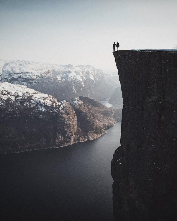 PreikestolenCliffNorway.jpg PreikestolenCliffNorway