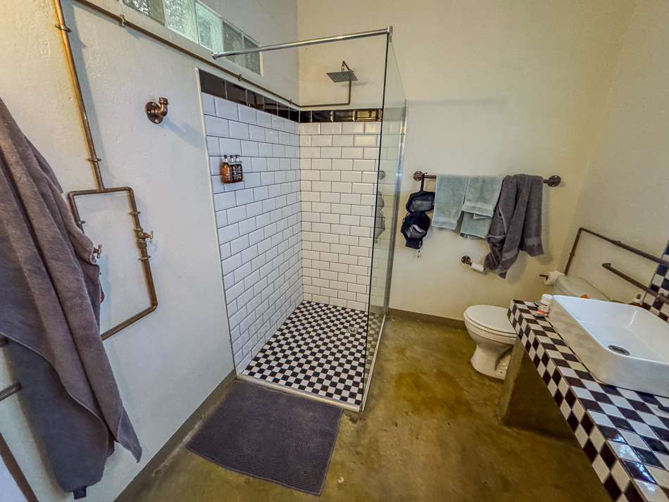 20250802 iPhone15 Botswana 5851.